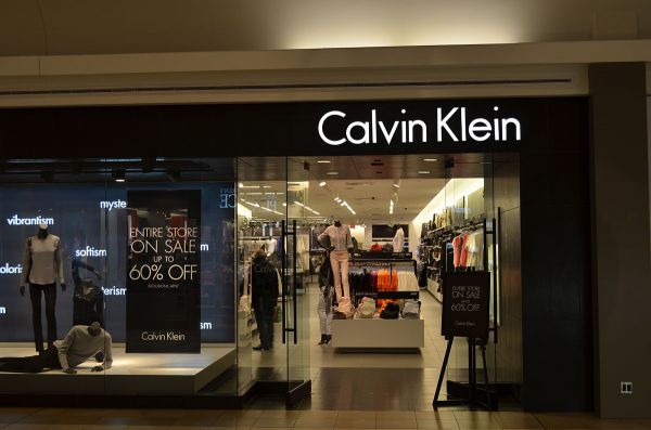 Corona Virus: Chiudono tutti i punti vendita Calvin Klein nel mondo