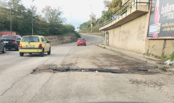 Maltempo: voragine in Via Cardinale Portanova, già numerosi gli incidenti