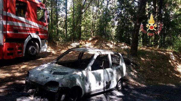 Vigili del Fuoco di Catanzaro, incendio autovettura ad Amaroni