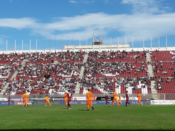 REGGINA - PAGANESE 3-0: Amaranto più forti dell’arbitro, vincono e allungano sul Bari