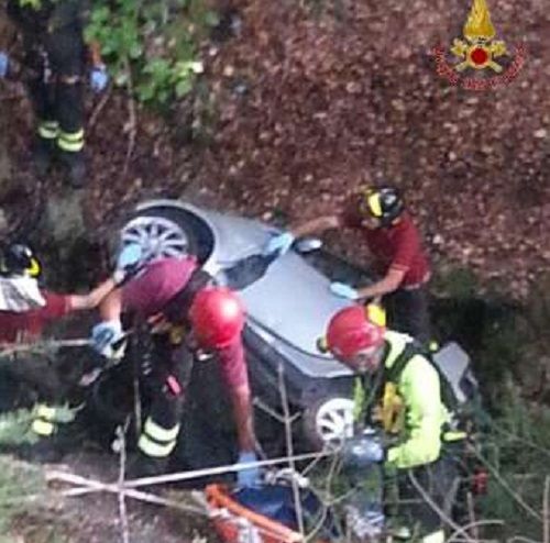 Vigili del Fuoco di Reggio Calabria, auto cade in burrone