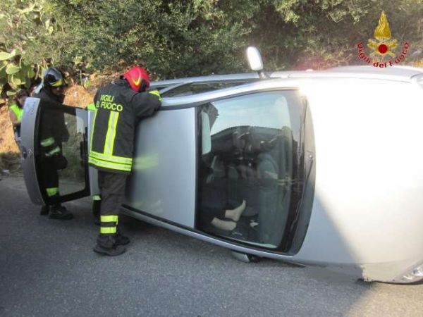Vigli del Fuoco di Siderno intervengono dopo incidente stradale