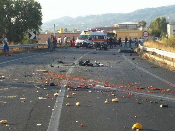 Basta Vittime Sulla SS 106, incidente mortale a Rossano