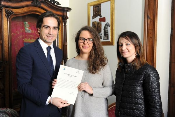 Comune di Reggio Calabria, attestato di riconoscenza a studentessa