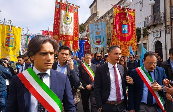 Comune di Reggio Calabria, baciamano Giorgi non è esternazione folkloristica