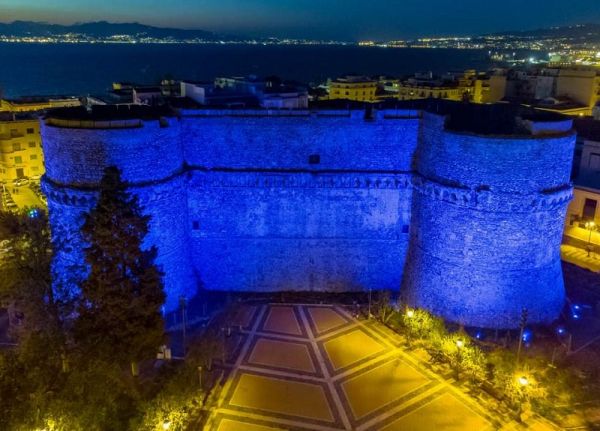 Comune di Reggio Calabria, Castello Aragonese illuminato in blu