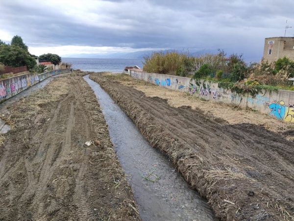 Comune di Reggio Calabria, ripulita foce torrente Annunziata