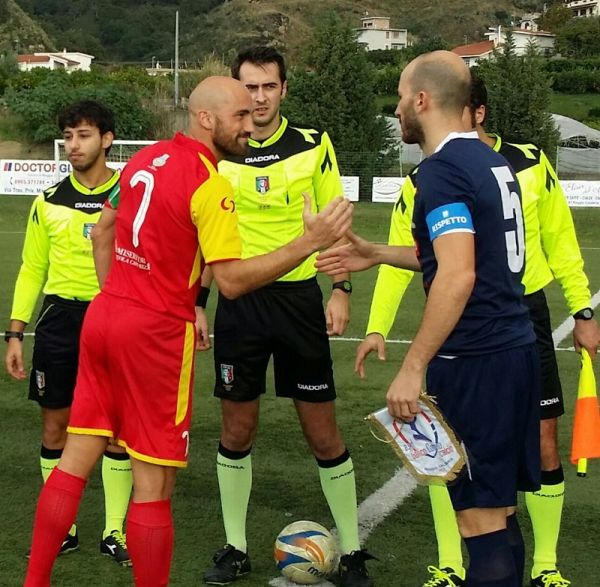 GALLICO CATONA - ISOLA CAPO RIZZUTO 2-0, la capolista cade per la prima volta