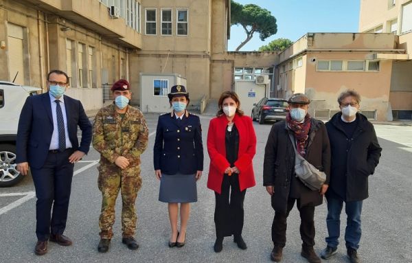 Grande Ospedale Metropolitano, Longo visita il Centro Vaccinale