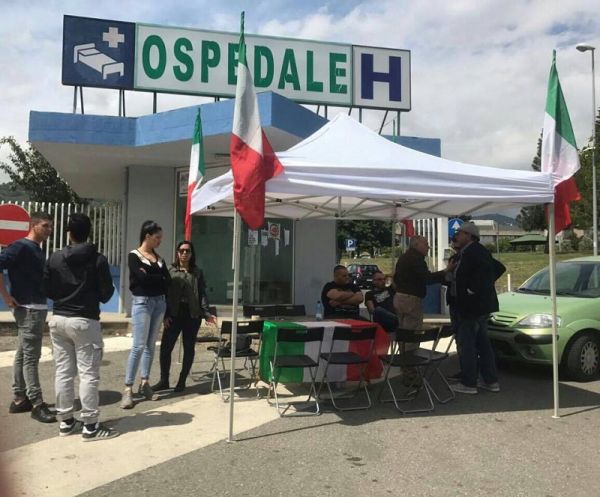 Lamezia Terme, sit-in di protesta all'Ospedale