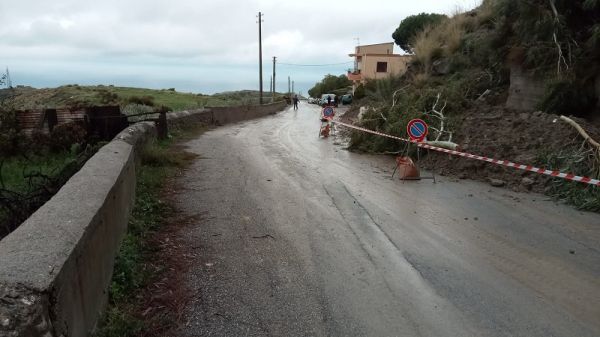 Motta S. Giovanni, rimossa frana dalla strada