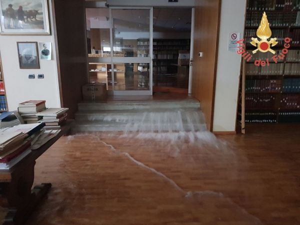 Vigili del Fuoco Catanzaro, allagamento Liceo Classico