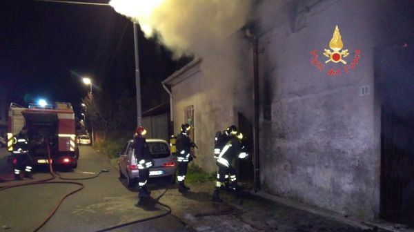 Vigili del Fuoco Catanzaro, incendio in un magazziono