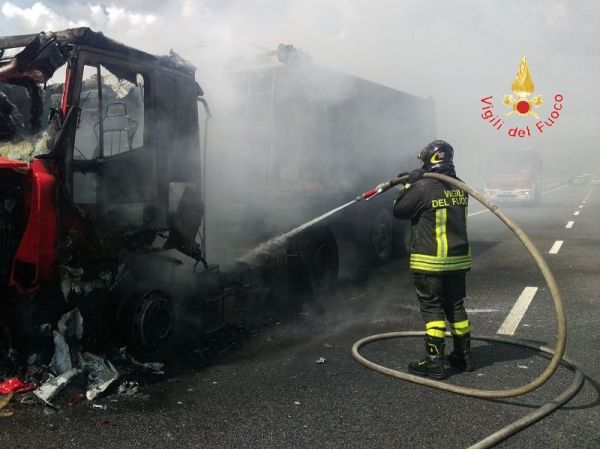 Vigili del Fuoco Catanzaro, incendio Tir