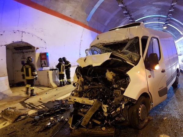 Vigili del Fuoco Catanzaro, incidente dentro galleria