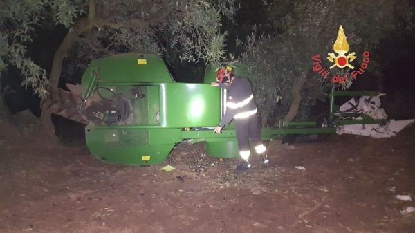 Vigili del Fuoco Catanzaro, intervento trattore ribaltato