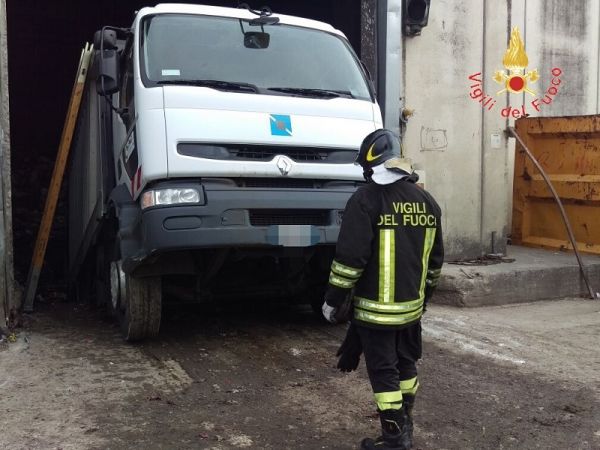 Vigili del Fuoco Catanzaro, recupero automezzo compattatore