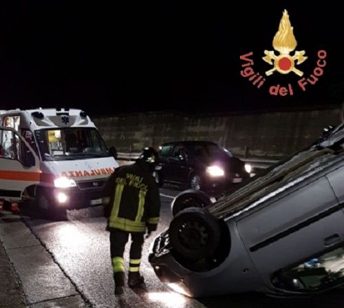 Vigili del Fuoco Catanzaro, ribaltamento autovettura