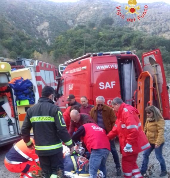 Vigili del Fuoco Catanzaro, salvataggio uomo in zona impervia