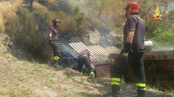 Vigili del Fuoco di Catanzaro, incendio in via degli Svevi