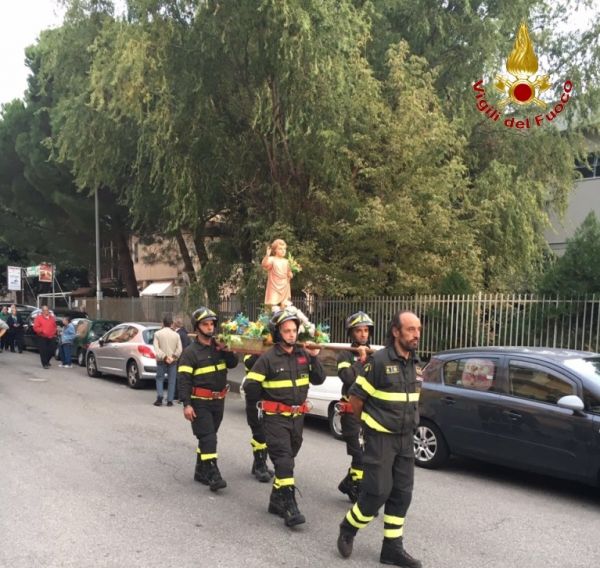 Vigili del Fuoco di Catanzaro, trasportato il Bambinello Gesù