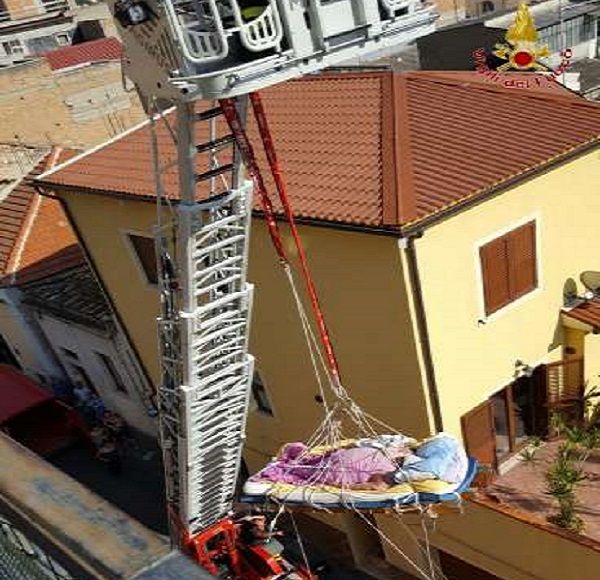 Vigili del Fuoco di Reggio Calabria, spettacolare intervento