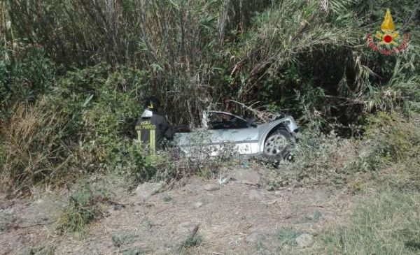 Vigili del Fuoco di Siderno intervengono per rocambolesco incidente