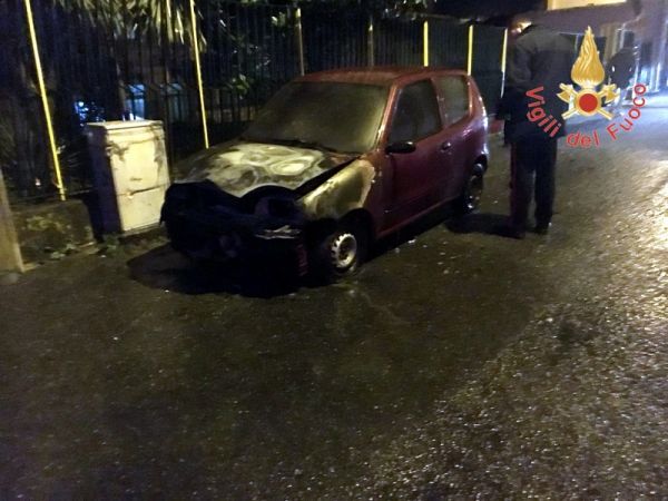 Vigili del Fuoco Girifalco, incendio autovettura