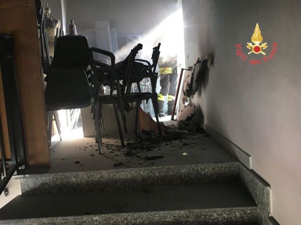 Vigili del Fuoco Girifalco, principio d'incendio all'Istituto Maiorana
