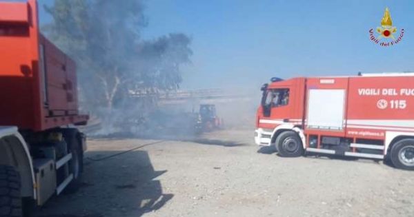 Vigili del Fuoco, intensa giornata di spegnimento incendi