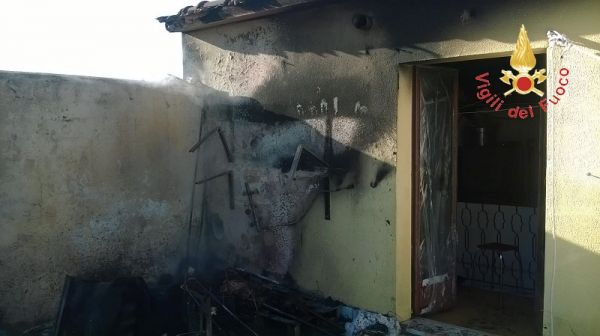 Vigili del Fuoco Lamezia, incendio abitazione a Platania
