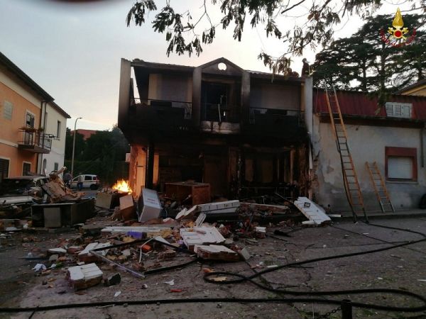 Vigili del Fuoco Polistena, intervento per scoppio pizzeria