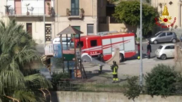 Vigili del Fuoco Reggio Calabria, incendio giostra
