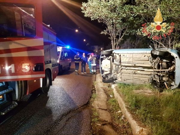 Vigili del Fuoco Soverato, intervento per ribaltamento auto